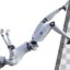 تصویر PNG طرح سه بعدی ربات زن در حال افتادن