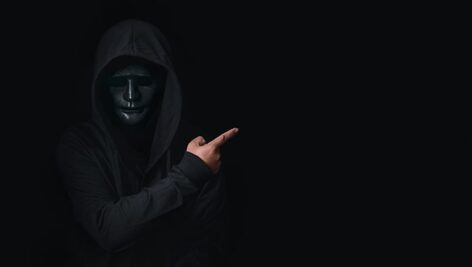 تصویر انسان با ماسک و مفهوم هکر