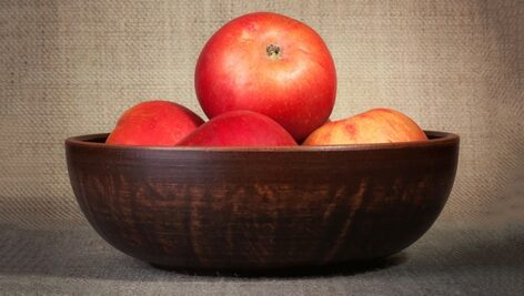 تصویر پس زمینه مجموعه سیب قرمز داخل ظرف