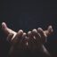 تصویر دست انسان با مفهوم دعا کردن