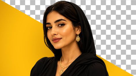 تصویر PNG دختر ایرانی با گوشواره و گردنبند طلا