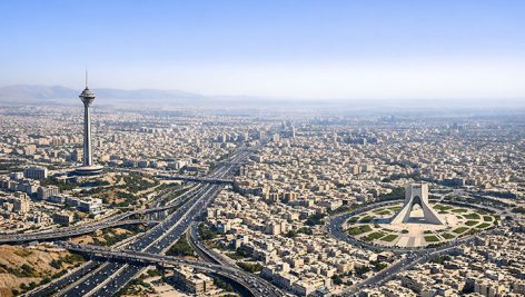 تصویر نمای شهر تهران با میدان آزادی و برج میلاد
