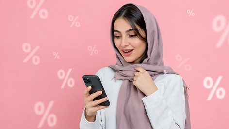 دانلود تصویر تخفیف خرید اینترنتی با موبایل (پس‌زمینه صورتی)