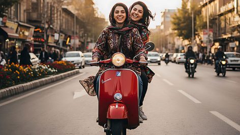 عکس استوک با کیفیت دختران ایرانی سوار بر موتور وسپا | تصویر با مفهوم سبک زندگی و نشاط 4 دانلود عکس استوک دختران ایرانی سوار موتور وسپا قرمز | تصویر با کیفیت سبک زندگی شهری